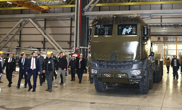 Bakan Varank zırhlı askeri araç kullandı