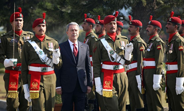 Milli Savunma Bakanı Akar Pakistan'da
