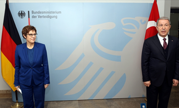 Almanya Savunma Bakanı Kramp-Karrenbauer: Türkiye önemli NATO partneridir ve öyle kalacaktır