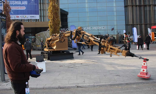 Konya'da üretilen robotik kol bombayı el hassasiyetiyle imha ediyor