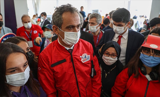 Bakan Özer: TEKNOFEST, çocuklarımız ve gençlerimiz için çok büyük kazanç sağlayacak