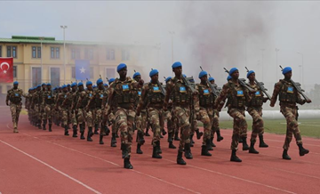 Somali'deki Türk askeri eğitim merkezi üçüncü mezunlarını verdi