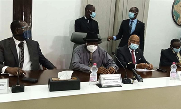 Batı Afrika bloğu Mali'deki askeri cuntayla bazı konularda uzlaştı