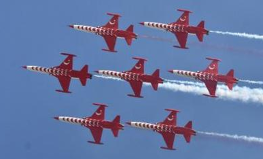 Türk Yıldızları'ndan Boğaz'da görsel şölen