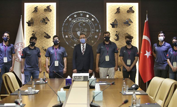 Bakan Kasapoğlu, TEKNOFEST 2020'de yarışacak Tanyeli Roket Takımı'nı kabul etti