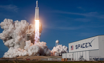 SpaceX'in test ettiği uzay mekiği iniş sırasında patladı