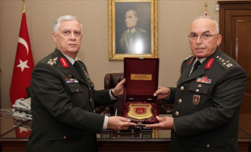 Kara Kuvvetleri Komutanlığında devir teslim töreni düzenlendi