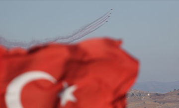 SOLOTÜRK ve Türk Yıldızları Sivas'ta gösteri uçuşu yaptı