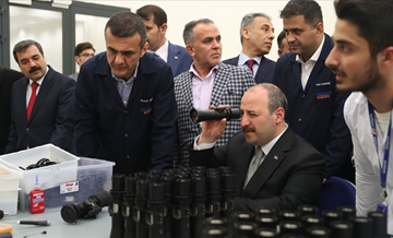 Bakan Varank ASELSAN Hassas Optik Üretim Tesisi'ni gezdi